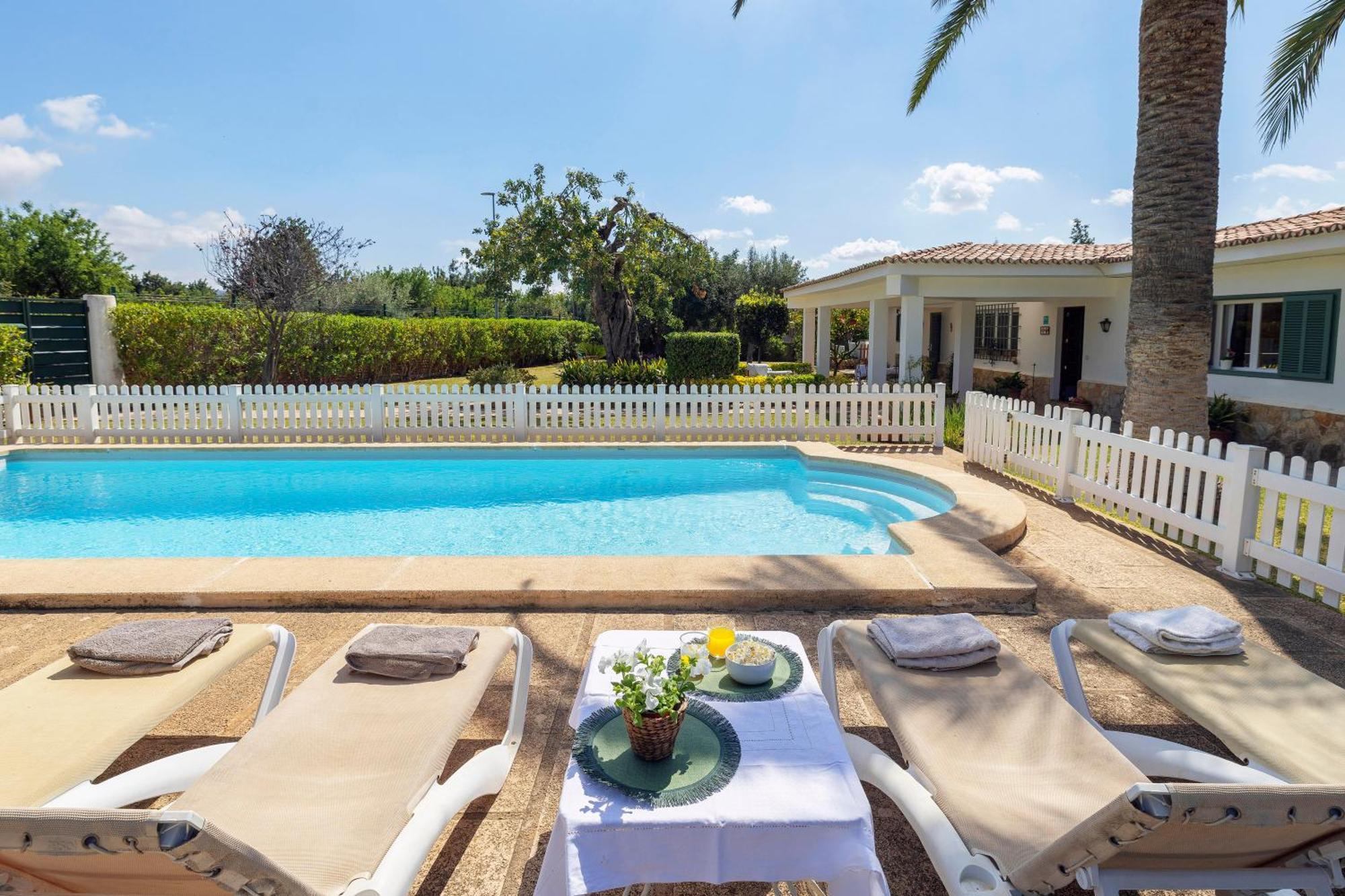 Ideal House For Two Families With Pool And Barbecue Plamanyola Dış mekan fotoğraf